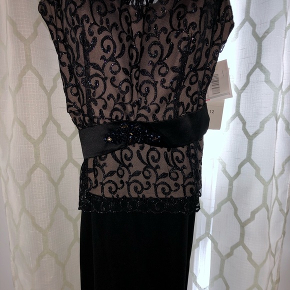 Lace peplum elegant long evening gown! - Picture 3 of 6